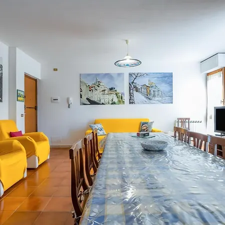 Cozy With Balcony! * Viareggio