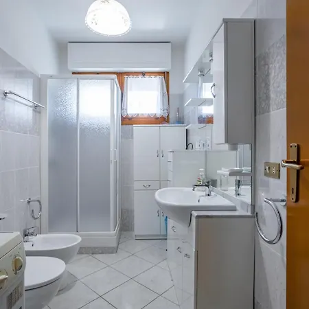 Lägenhet Cozy With Balcony! Viareggio